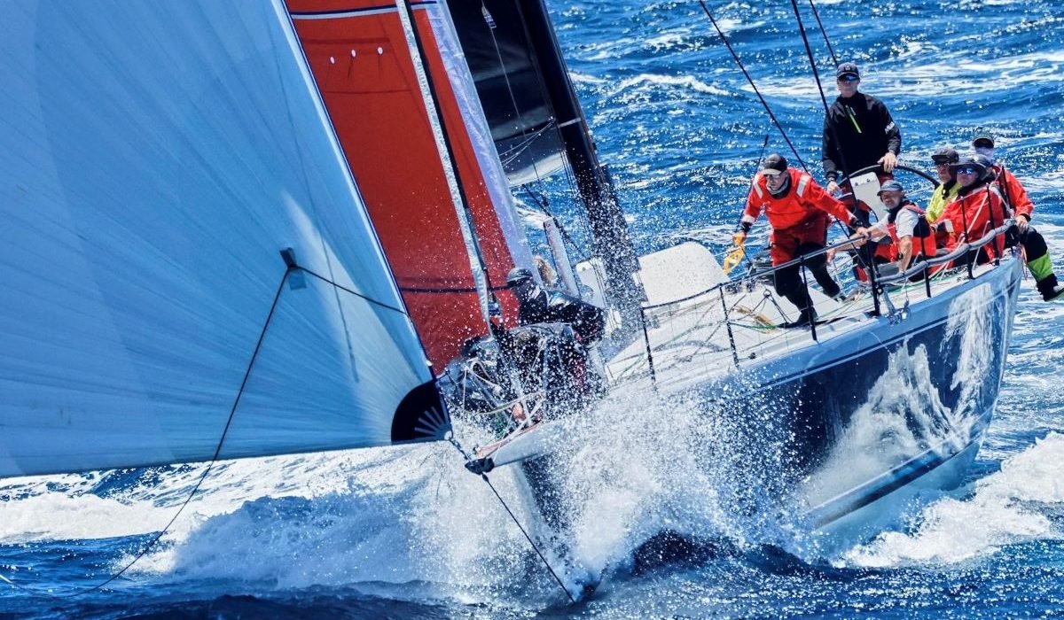 Два яхтсмена погибли во время регаты Rolex Sydney Hobart Race 2024