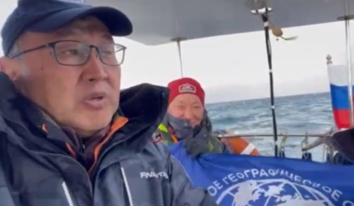 Якутские мореходы на яхте форсировали Берингов пролив