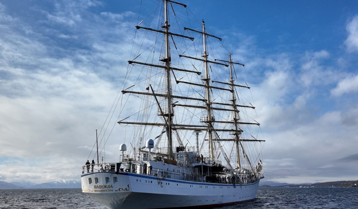 Парусник «Надежда» завершил сезон, пройдя 11,5 тысячи морских миль
