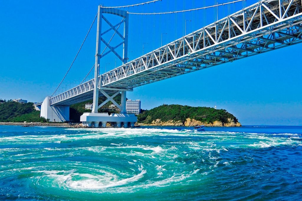 водоворот в Японии