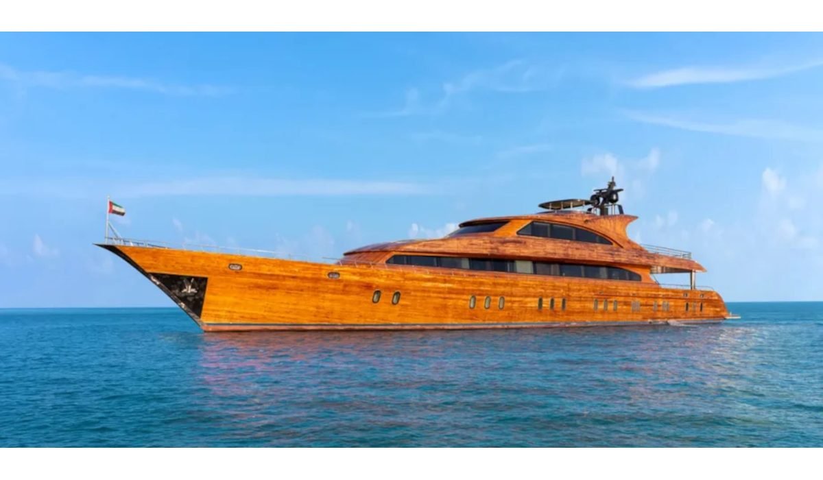 Уникальная деревянная суперяхта Afra выставлена на продажу в Дубае