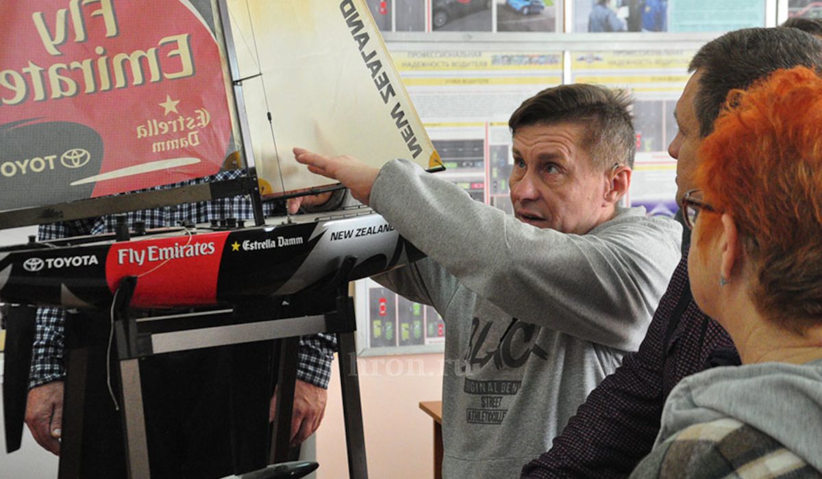 Орчане с ограниченными возможностями осваивают парусный спорт и судомоделирование