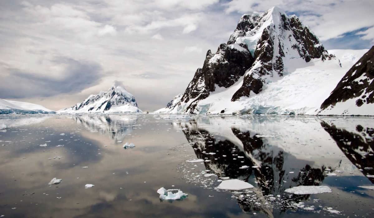 Стартовала экспедиция к антарктическим островам в честь героев 1812 года