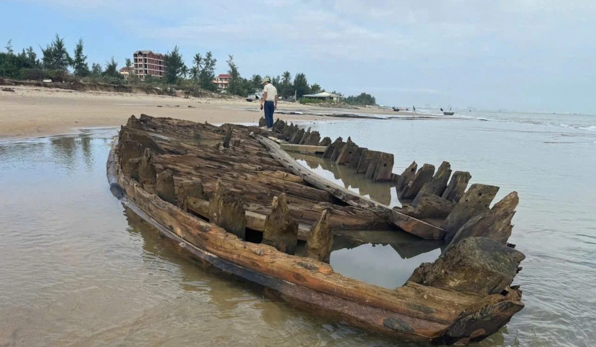 Шторм обнажил у берегов Вьетнама корабль возрастом 600 лет
