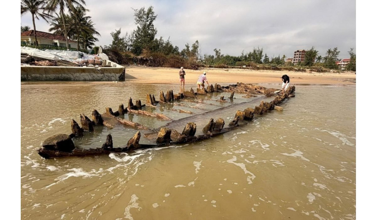 Шторм обнажил у берегов Вьетнама корабль возрастом 600 лет