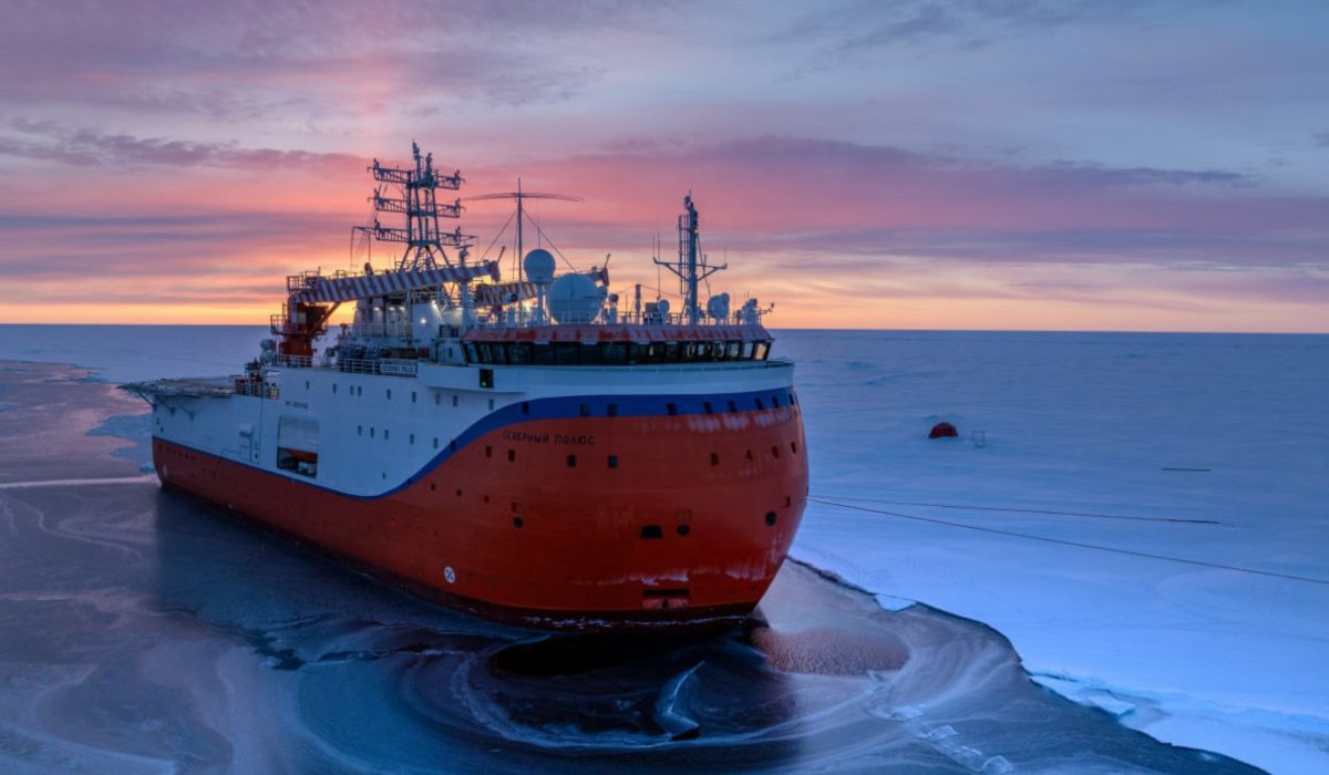 Мантуров: РФ и Индия обсуждают совместное производство арктических судов