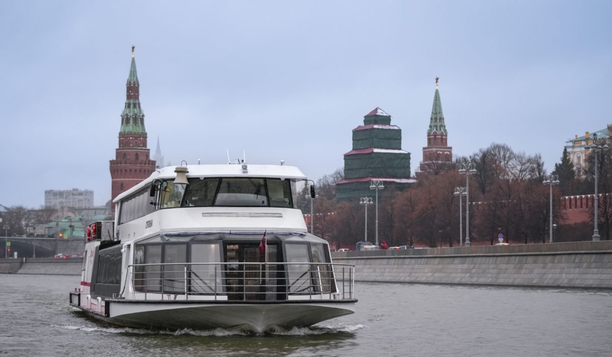 В Москве начал работу первый круглогодичный электроход-ресторан