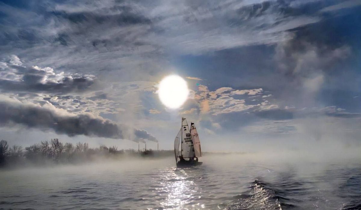 Первая зимняя регата на Урале: 18 яхтсменов вышли на лёд при -15°C