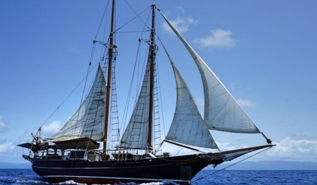 Шхуна из фильма с Брэдом Питтом затонула в Карибском море