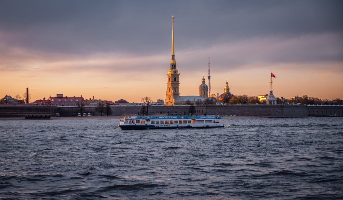 Санкт-Петербург открыл навигацию и запустил первые речные маршруты