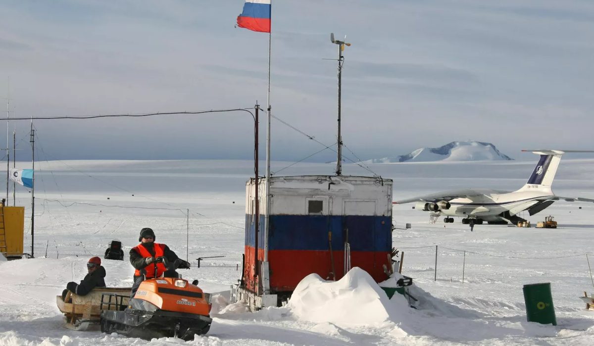 Полярники описали неизвестный оазис у мыса Беркс