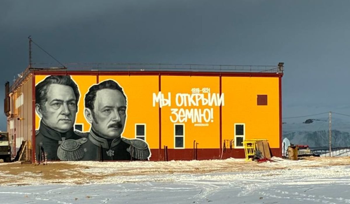 Портреты великих полярников Беллинсгаузена и Лазарева появились на станции «Прогресс»