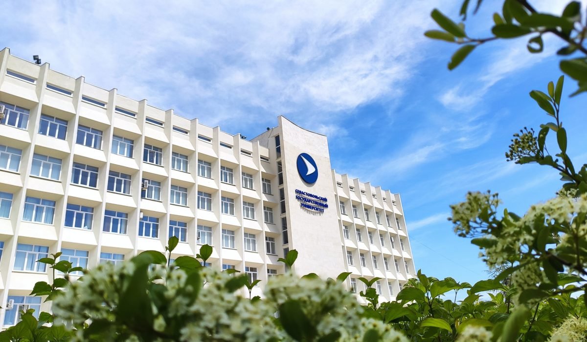 Студенты СевГУ воссоздали древнеримское торговое судно и готовятся спустить его на воду